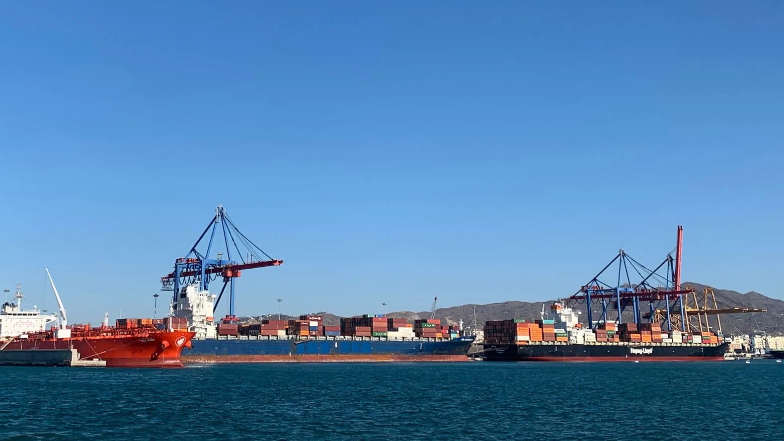 El puerto de Málaga acoge esta semana la escala de siete buques portacontenedores