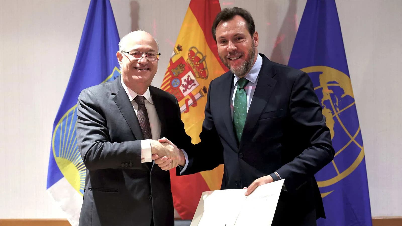 Transportes y el BID firman un acuerdo de cooperación para proyectos de infraestructuras en América Latina y el Caribe