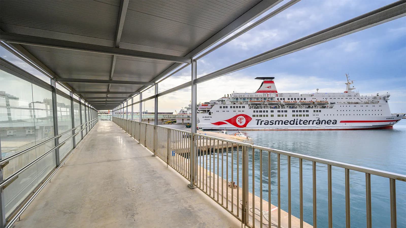 El Puerto de Almería licita por 3,2 millones la reforma de cuatro pasarelas de embarque de pasajeros