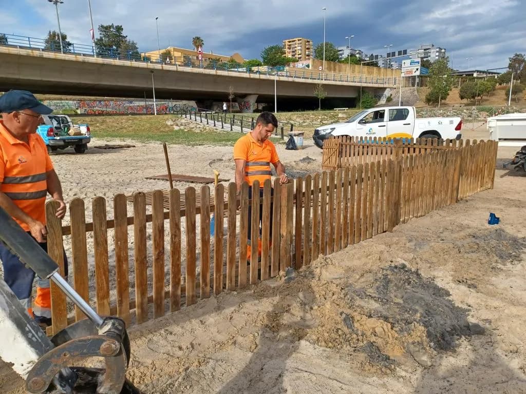 Comienzan los trabajos de instalación de la playa canina en Algeciras