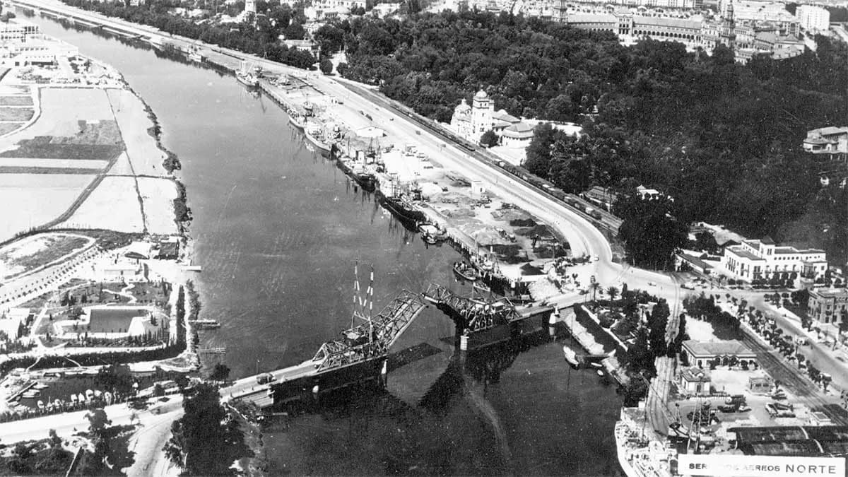 El Puerto de Sevilla conmemora el centenario del Puente de Alfonso XIII con la inauguración de una plaza en su honor