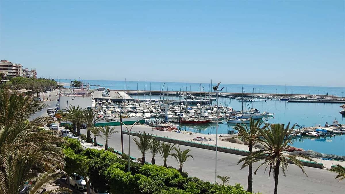 La Junta de Andalucía adjudica por casi medio millón de euros la reparación del dique de poniente del puerto de Adra