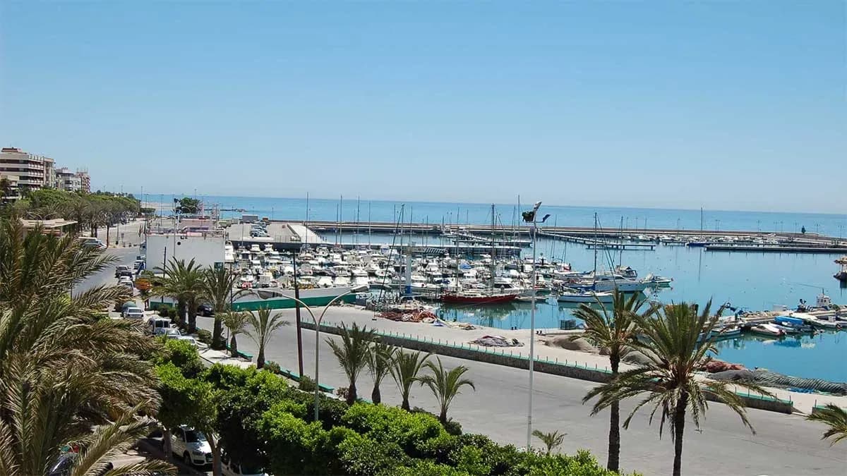 Los puertos deportivos andaluces reciben 22 Banderas Azules por su calidad ambiental y gestión sostenible