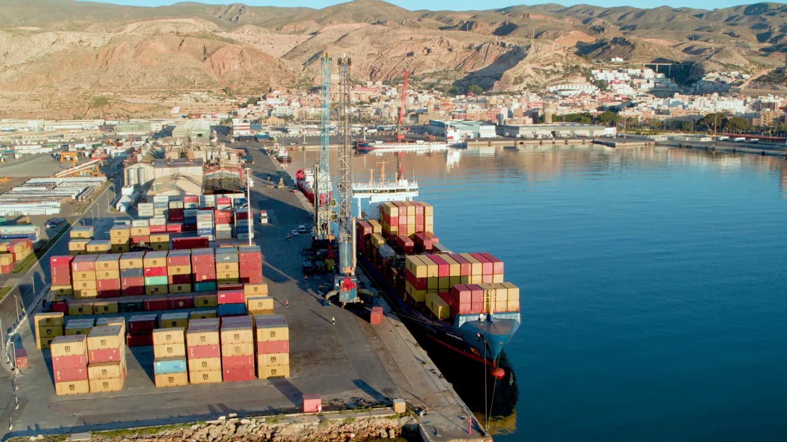Las exportaciones andaluzas duplican la media de España en noviembre