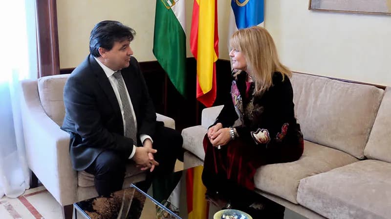 La nueva presidenta del Puerto de Huelva se compromete a avanzar en la integración Puerto-Ciudad
