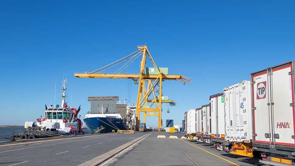 El Puerto de Huelva muestra en el SIL de Barcelona las últimas mejoras en conectividad marítima y logística