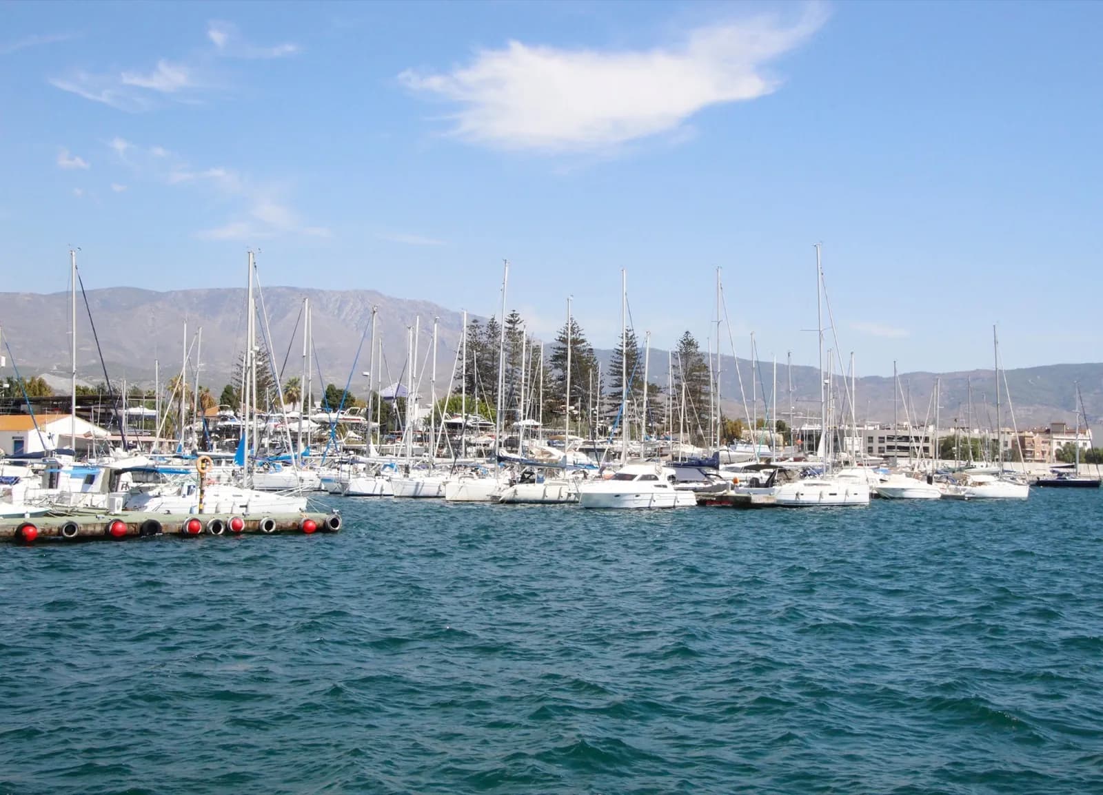 El Puerto de Motril mejora la actividad náutica y deportiva con la tramitación de 50 nuevos atraques y espacio para servicios de reparación