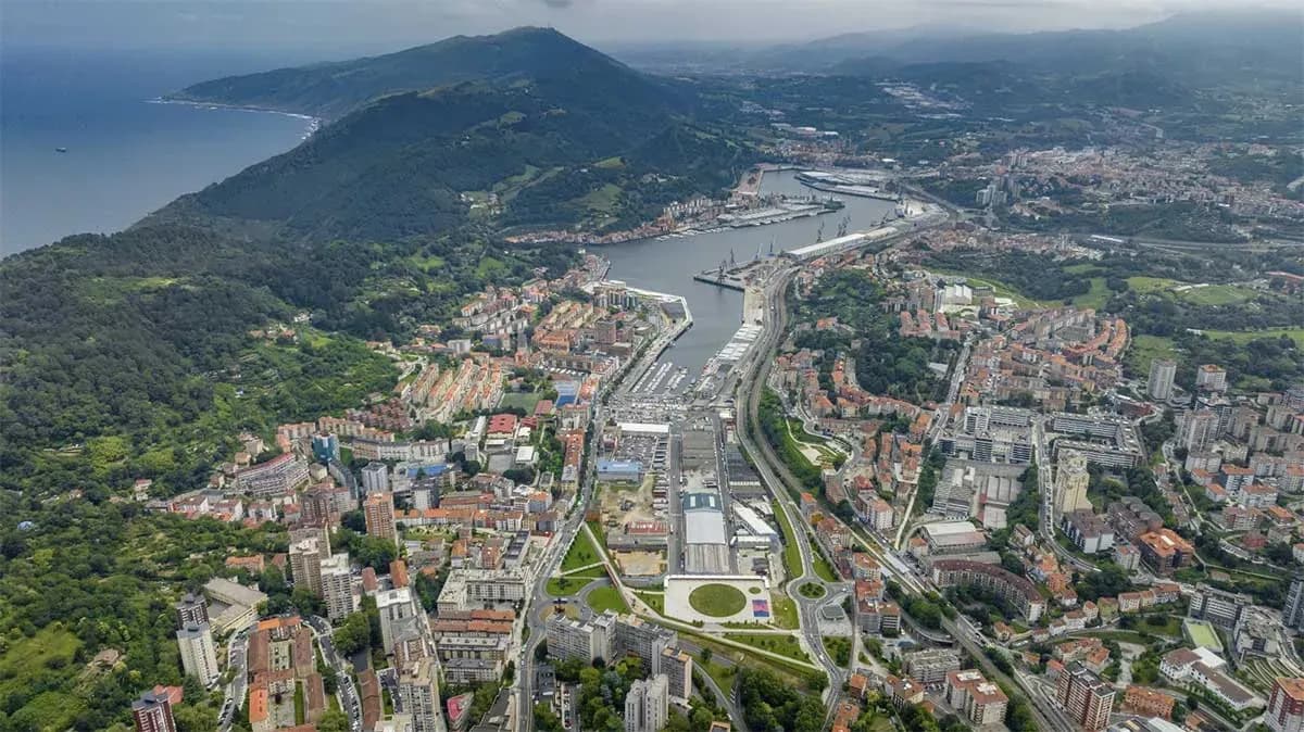 La Autoridad Portuaria de Pasaia destina 913.000 euros a renovar las redes eléctricas y de telecomunicaciones en La Herrera