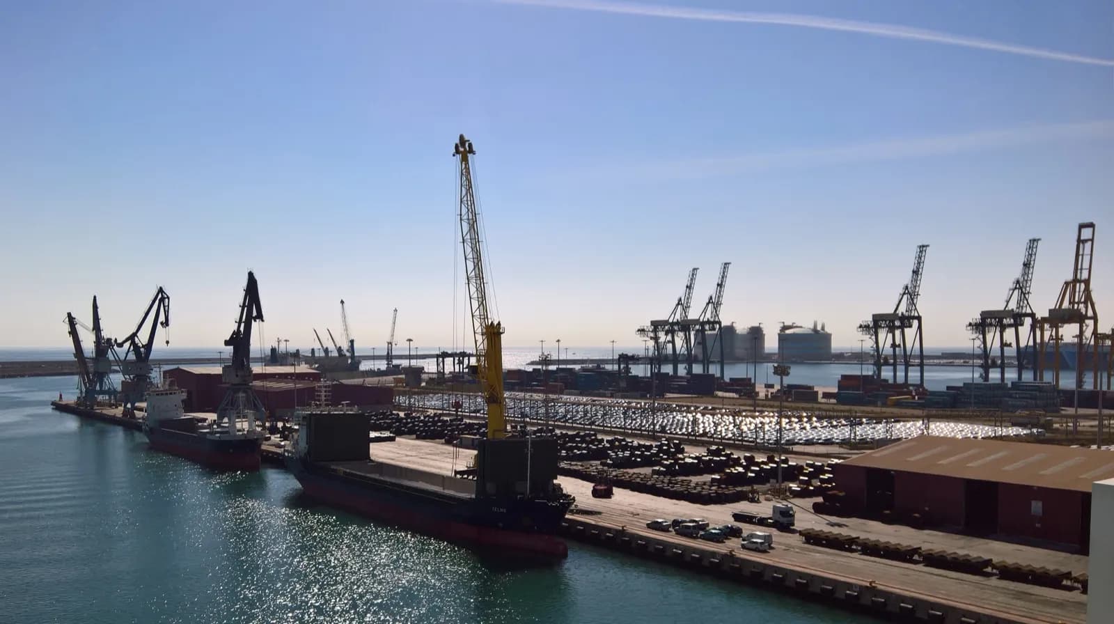 El puerto de Sagunto reducirá un 54% el consumo energético en viales con la instalación de luminarias LED