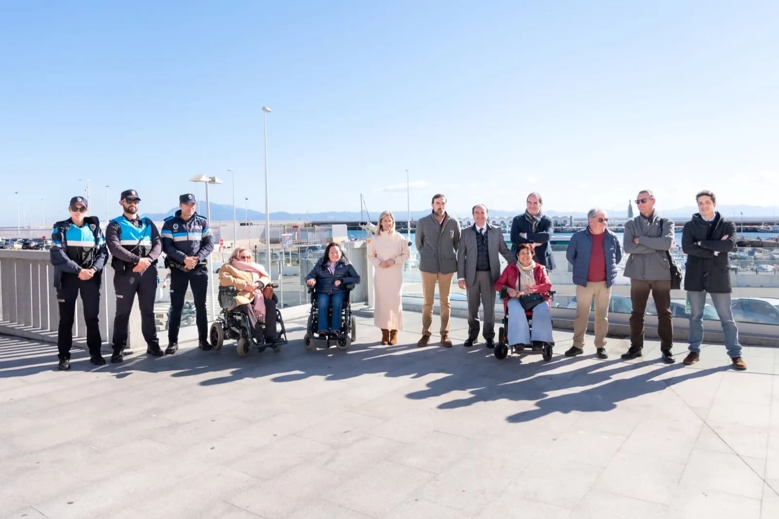 La APBA instala una barandilla de vidrio en la Plaza Mirador del Centenario de Tarifa