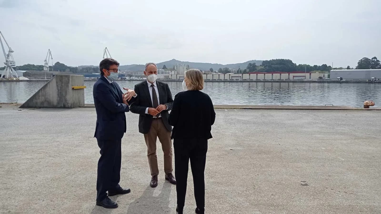 Rodríguez Dapena visita el Puerto de Vilagarcía de Arousa
