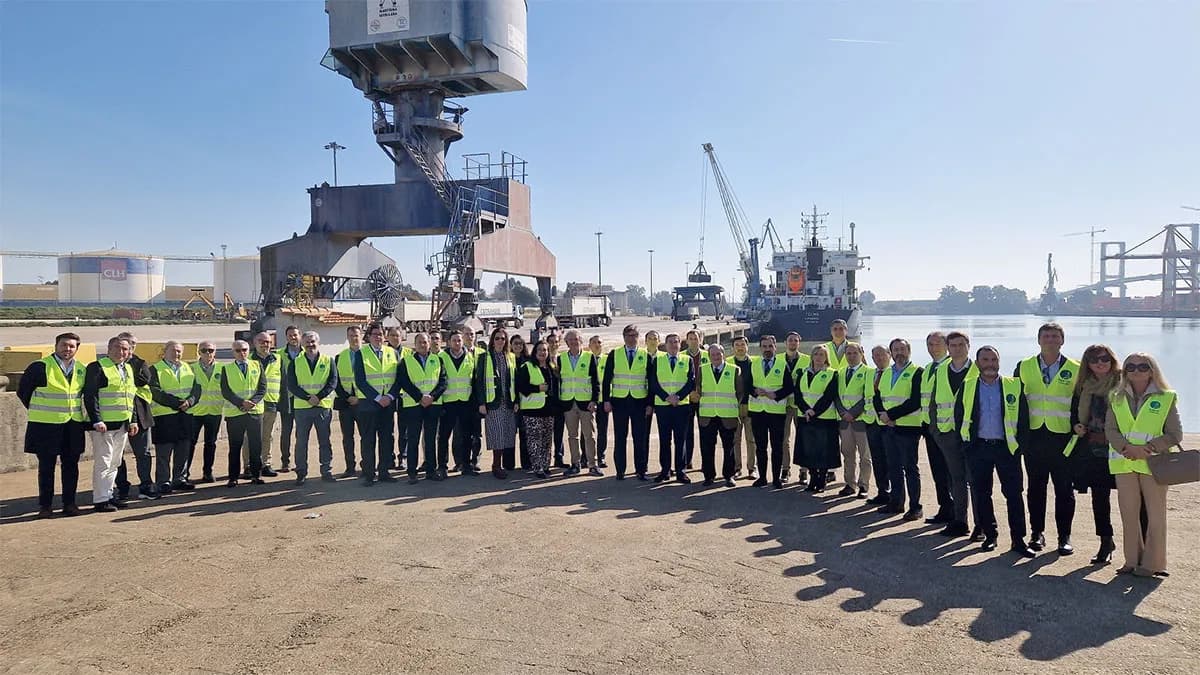 La Comunidad Portuaria de Sevilla y empresarios de Puente Genil exploran oportunidades de negocio
