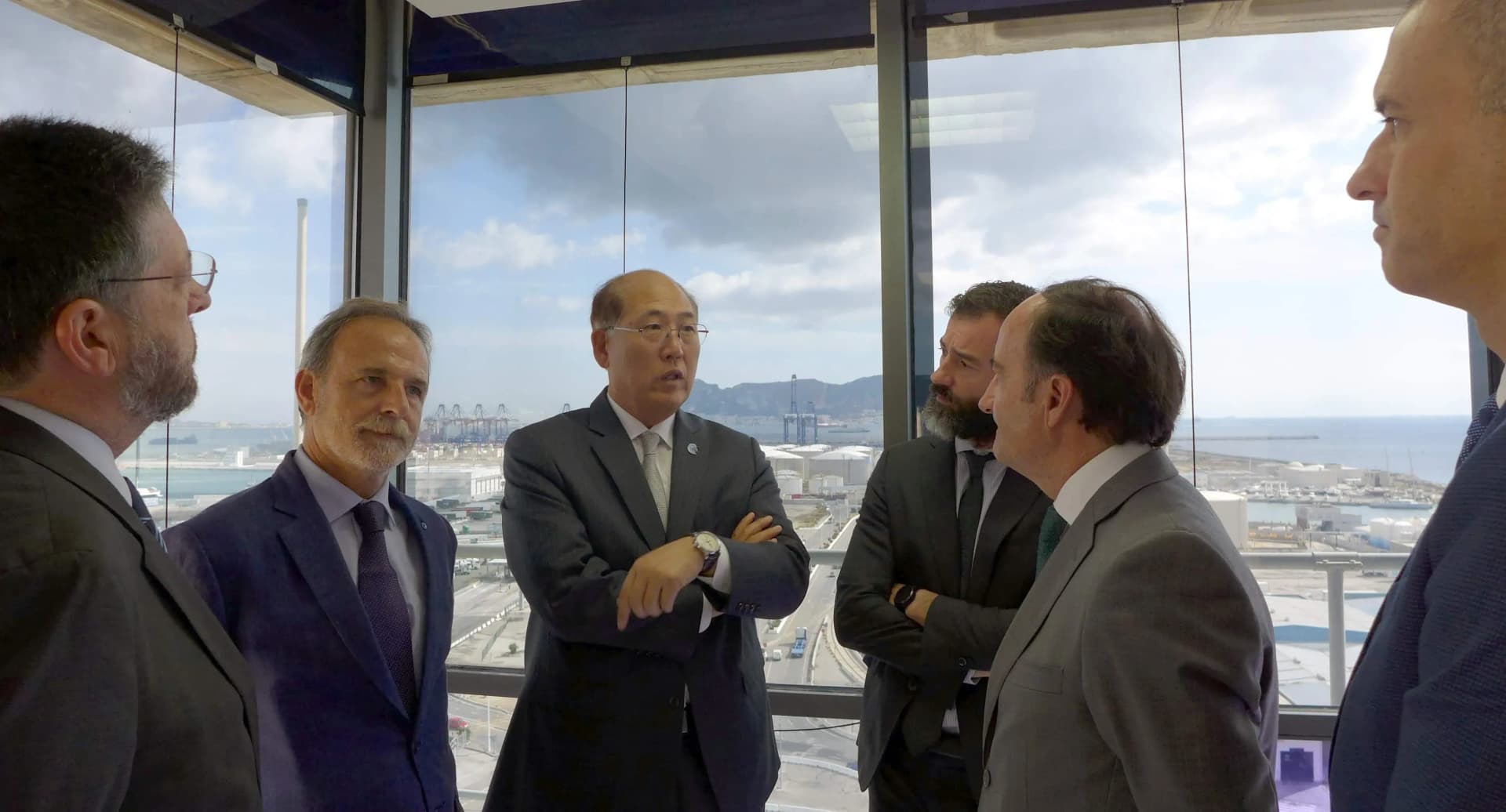 Kitack Lim visita las instalaciones del primer puerto español por volumen de mercancías