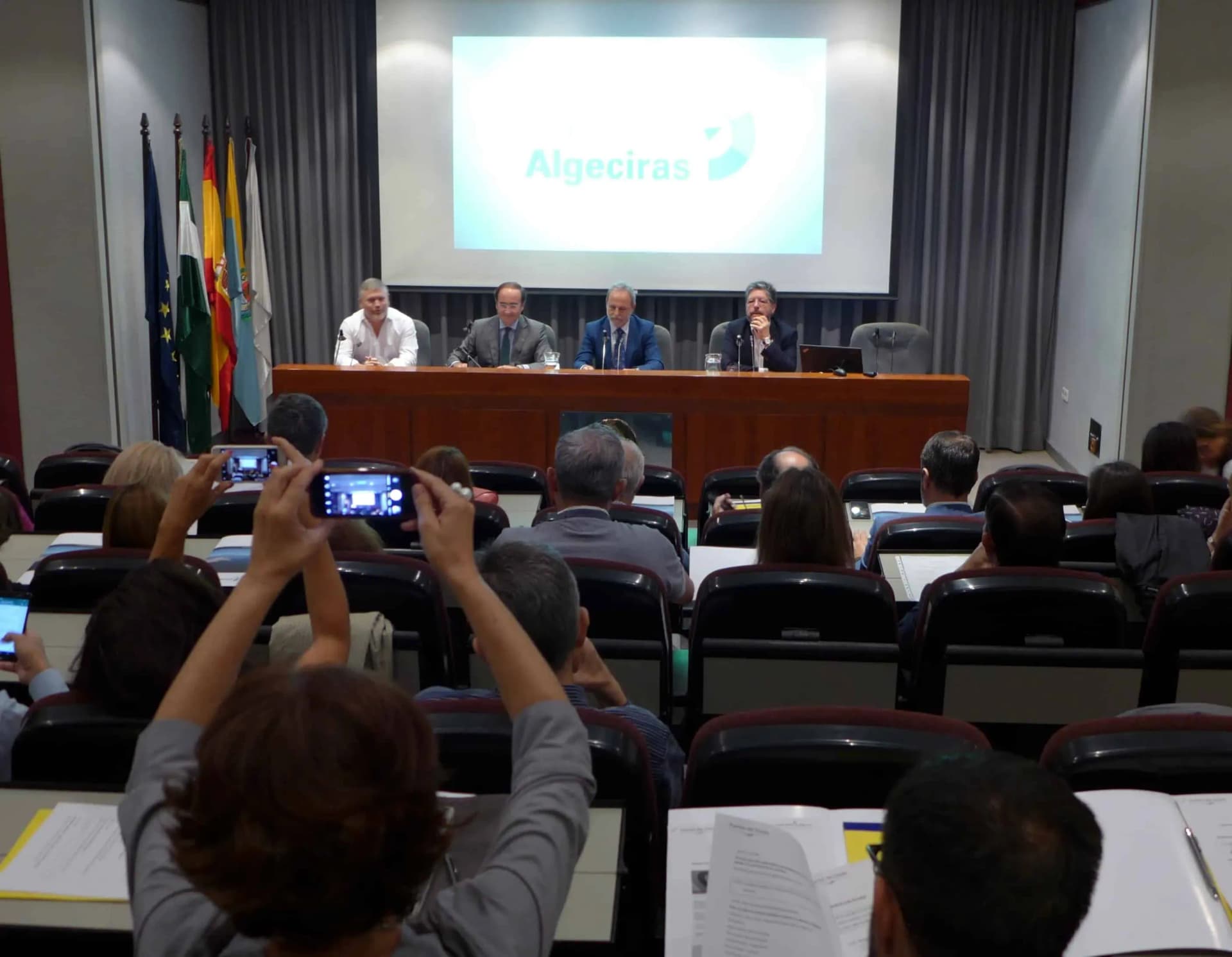De la Encina considera fundamental la comunicación sobre los puertos para atraer inversiones