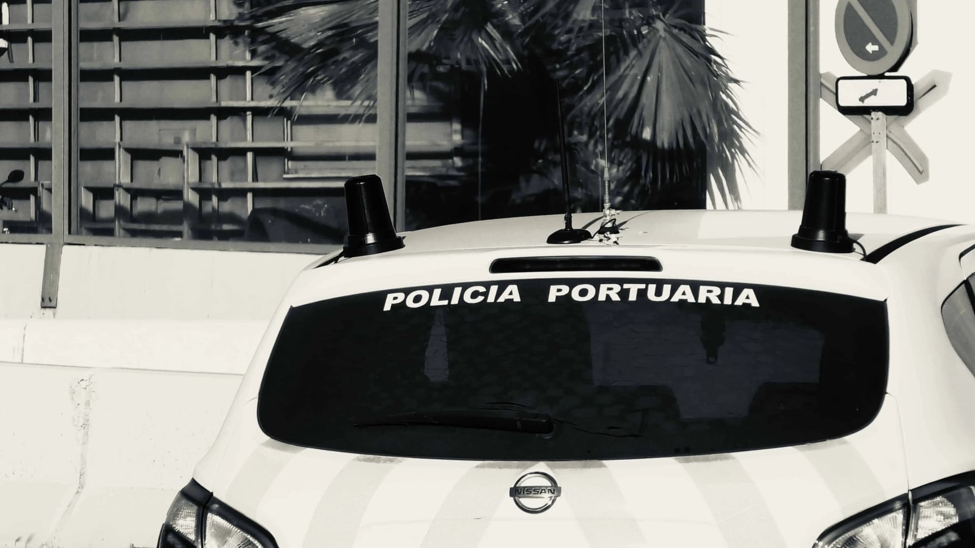 Ofertas de empleo de la APBA para incorporar un policía portuario y un operador de medios mecánicos
