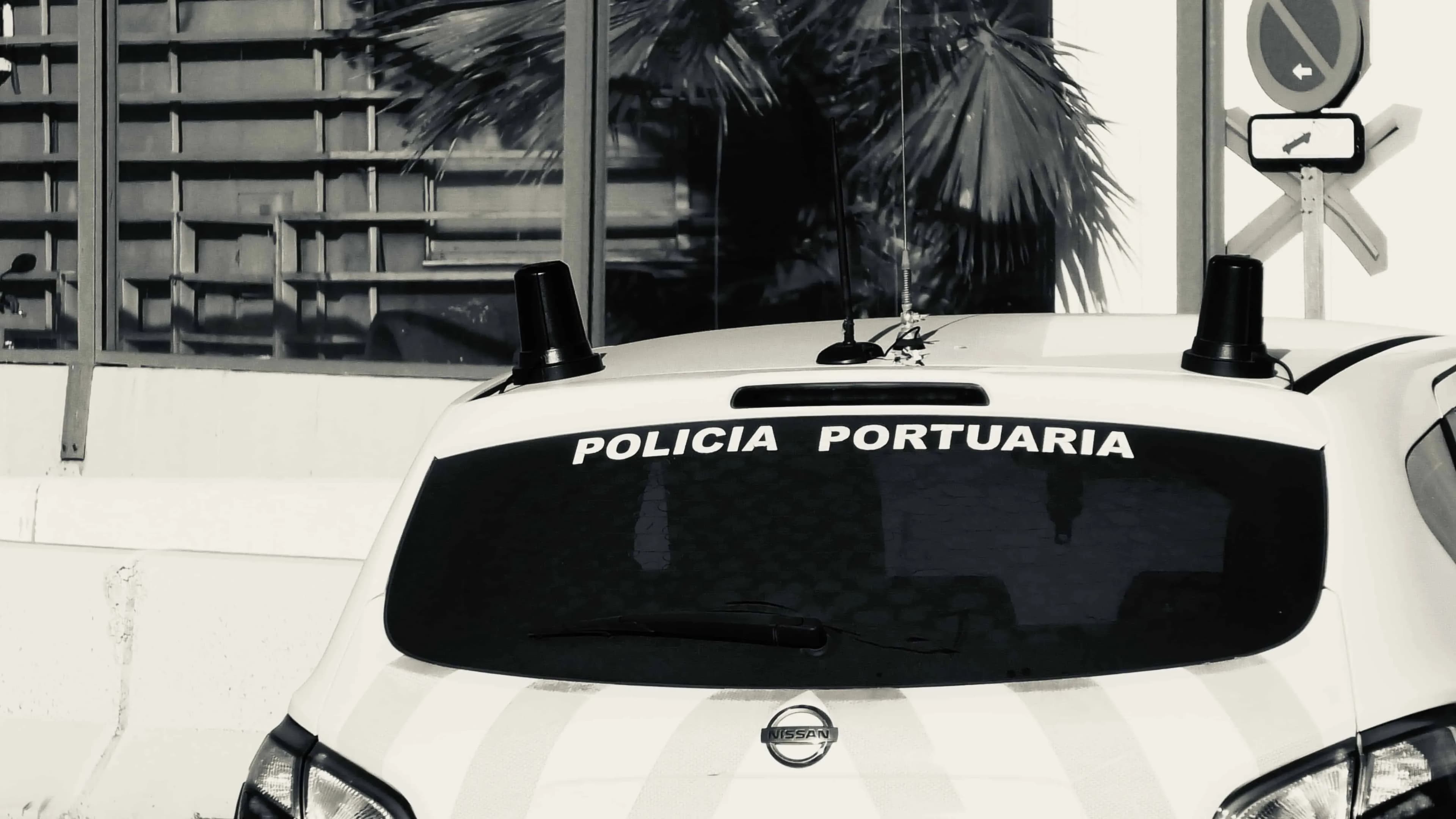 Ofertas de empleo de la APBA para incorporar un policía portuario y un operador de medios mecánicos
