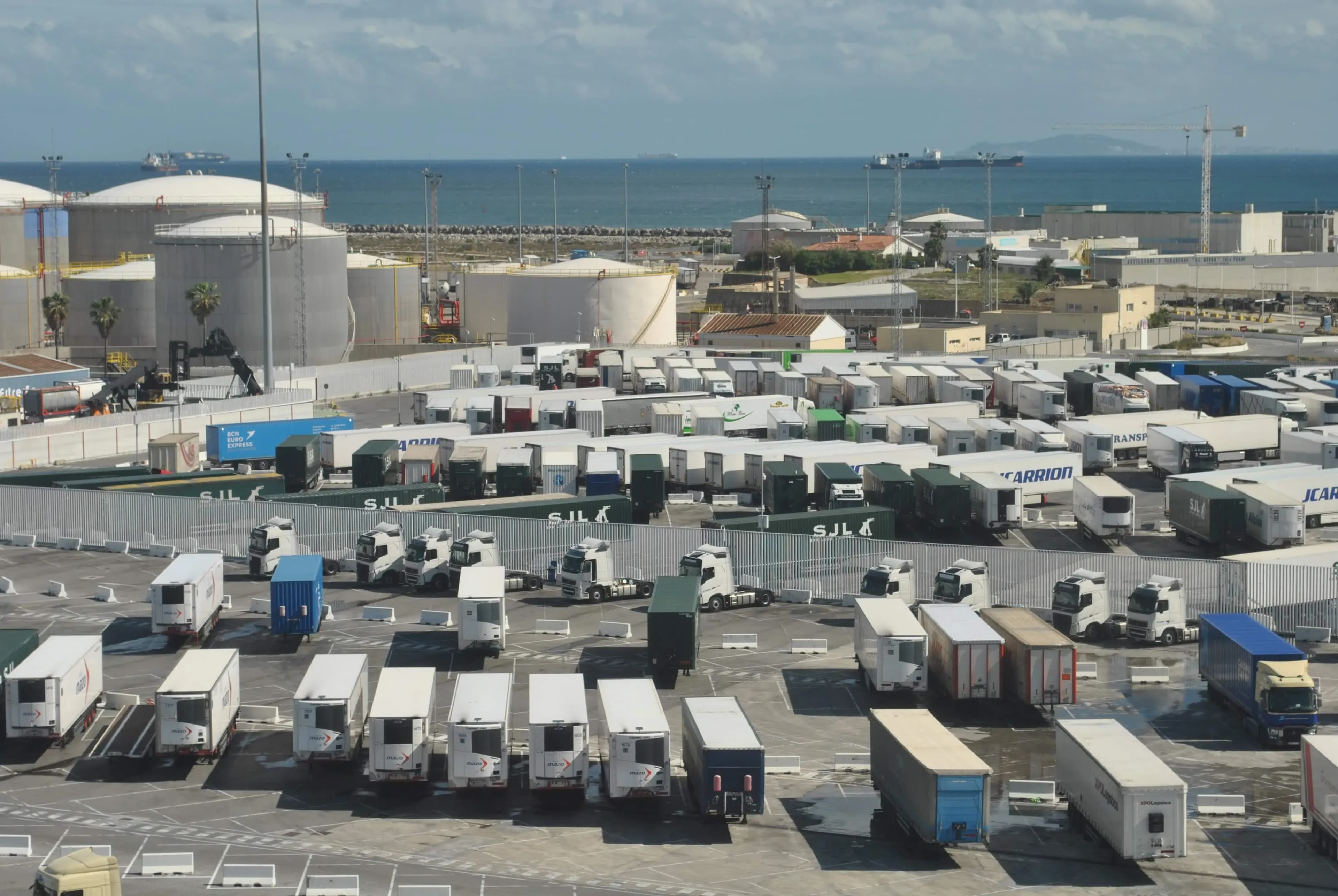 Representantes de los sectores implicados en el transporte de contenedores se reúnen en Algeciras