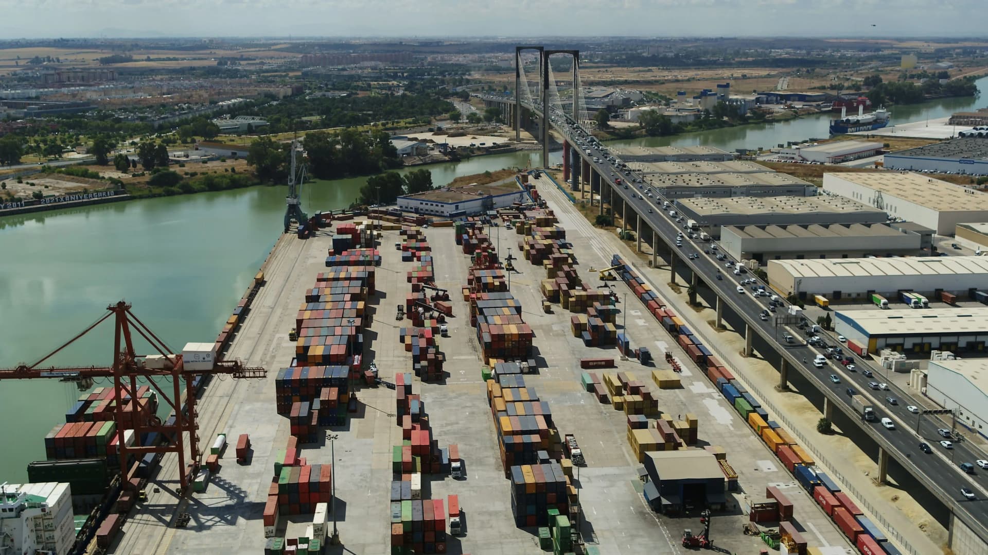 CCOO, UGT y UNO firman el convenio colectivo de logística de Sevilla con una subida salarial del 30% 