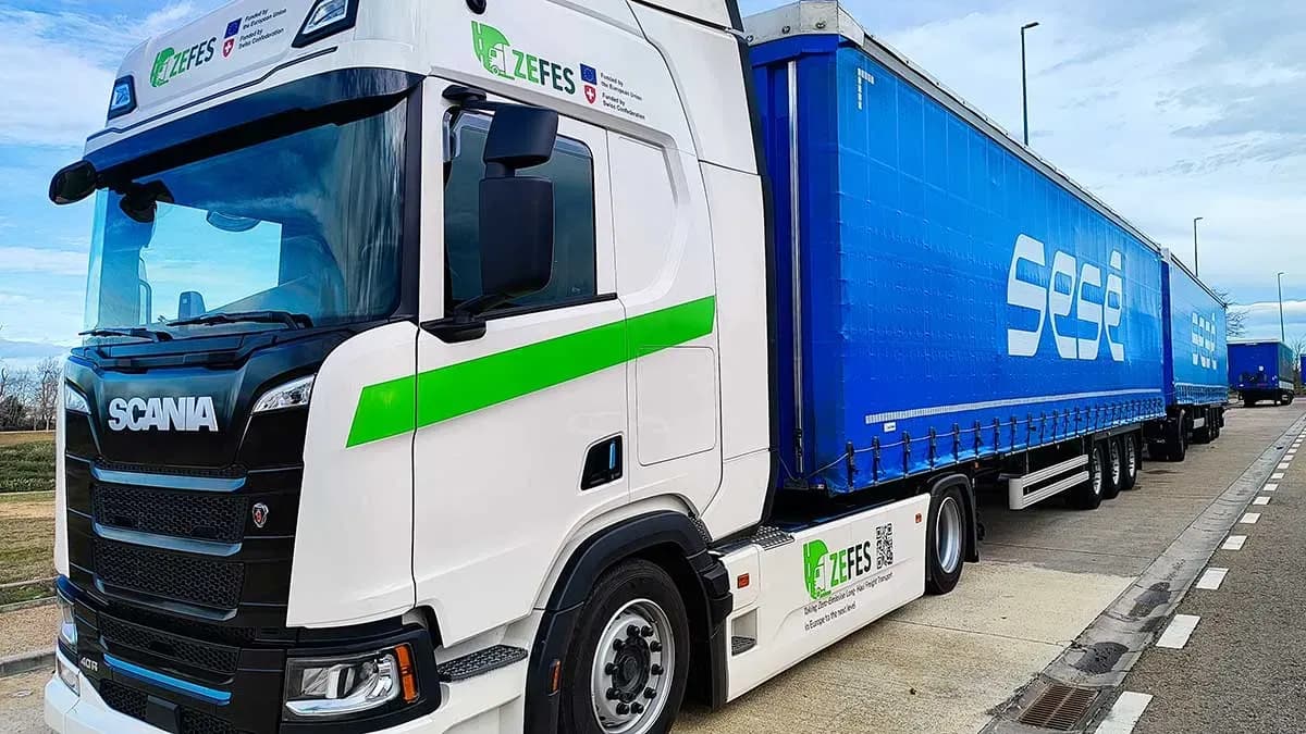 Sesé y Scania ponen en marcha la primera prueba de un duotráiler eléctrico en España dentro del consorcio europeo ZEFES