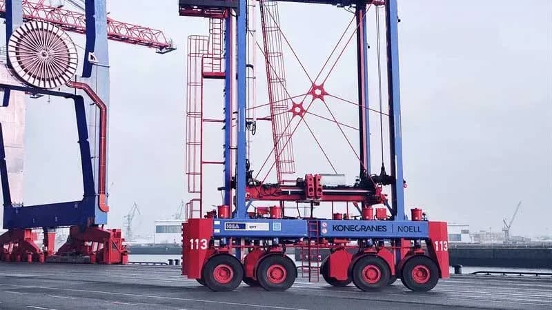 La terminal HHLA Tollerort de Hamburgo adquiere ocho straddle carriers híbridos de Konecranes