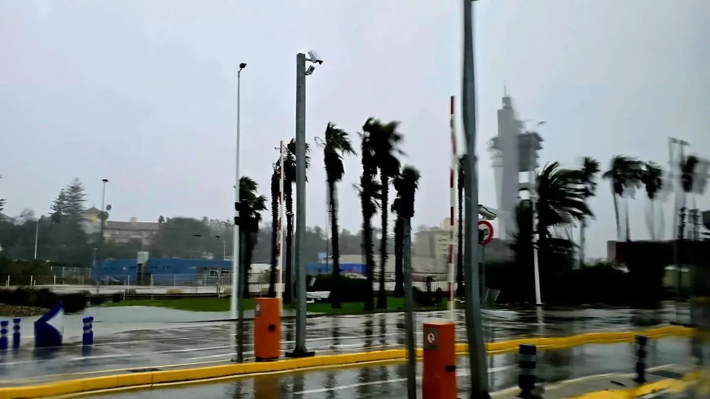 El Puerto de Algeciras retoma parcialmente su actividad