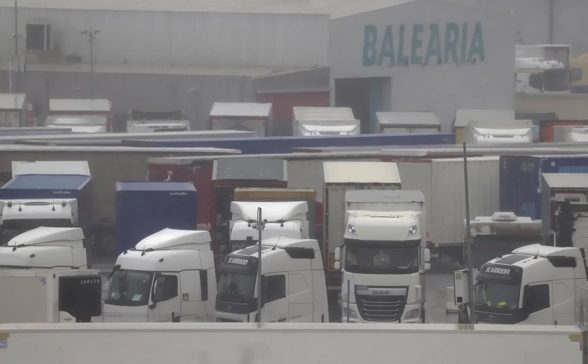 El puerto de Algeciras mantiene cerrado el acceso de camiones y cancela las conexiones con Ceuta y Tánger por el temporal