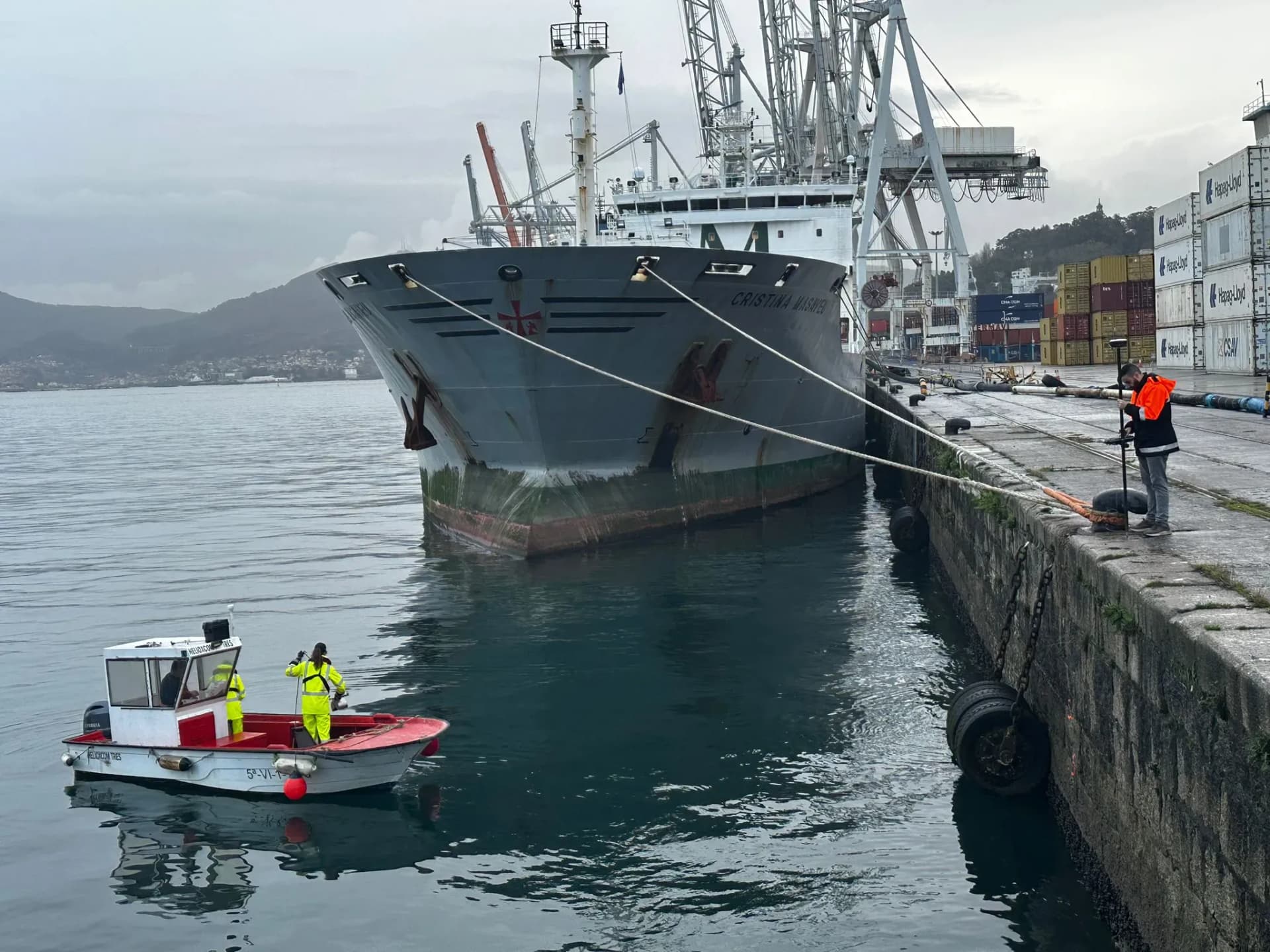 El Puerto de Vigo se sumerge para descubrir la vida que esconde bajo sus aguas