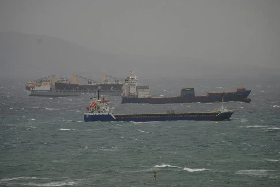 El Puerto de Algeciras paraliza operaciones marítimas y cierra enlaces con Ceuta y Tánger Med por el temporal