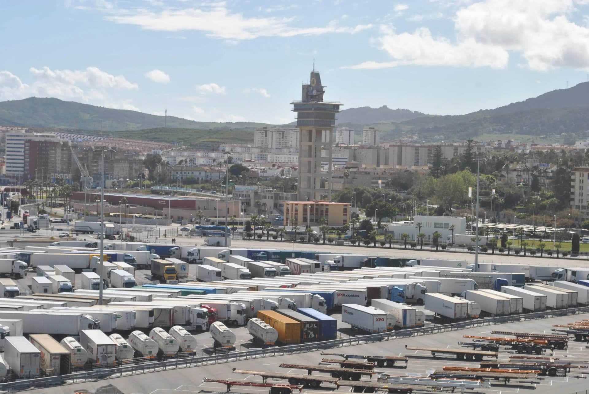 El Puerto de Algeciras limita el acceso de camiones exclusivamente a vehículos con reserva