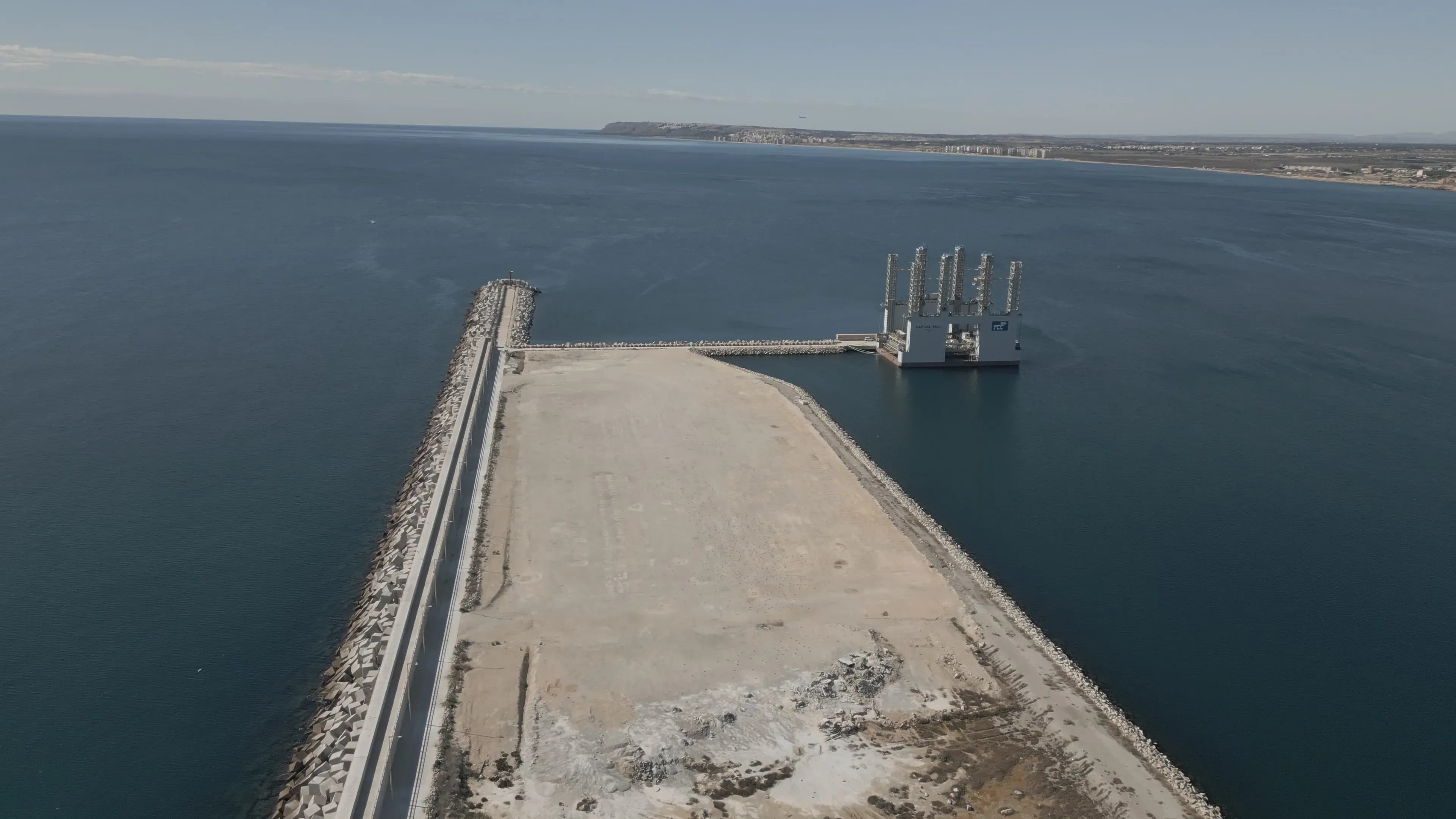 El Puerto de Alicante licita la construcción y explotación de una planta de hidrógeno renovable en el Muelle 19