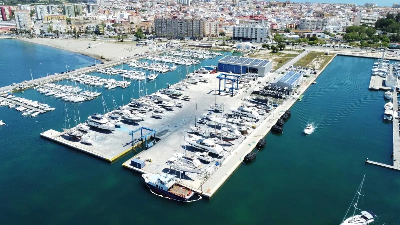 La APBA licita las obras de nuevo cerramiento y cubierta del tinglado de embarcaciones deportivas en La Línea