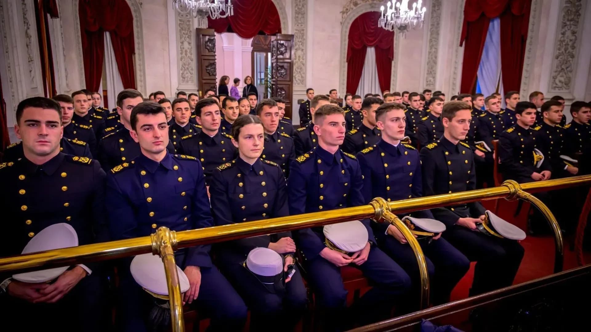 Cádiz despide al buque escuela Juan Sebastián de Elcano en el inicio de su XCVIII crucero de instrucción