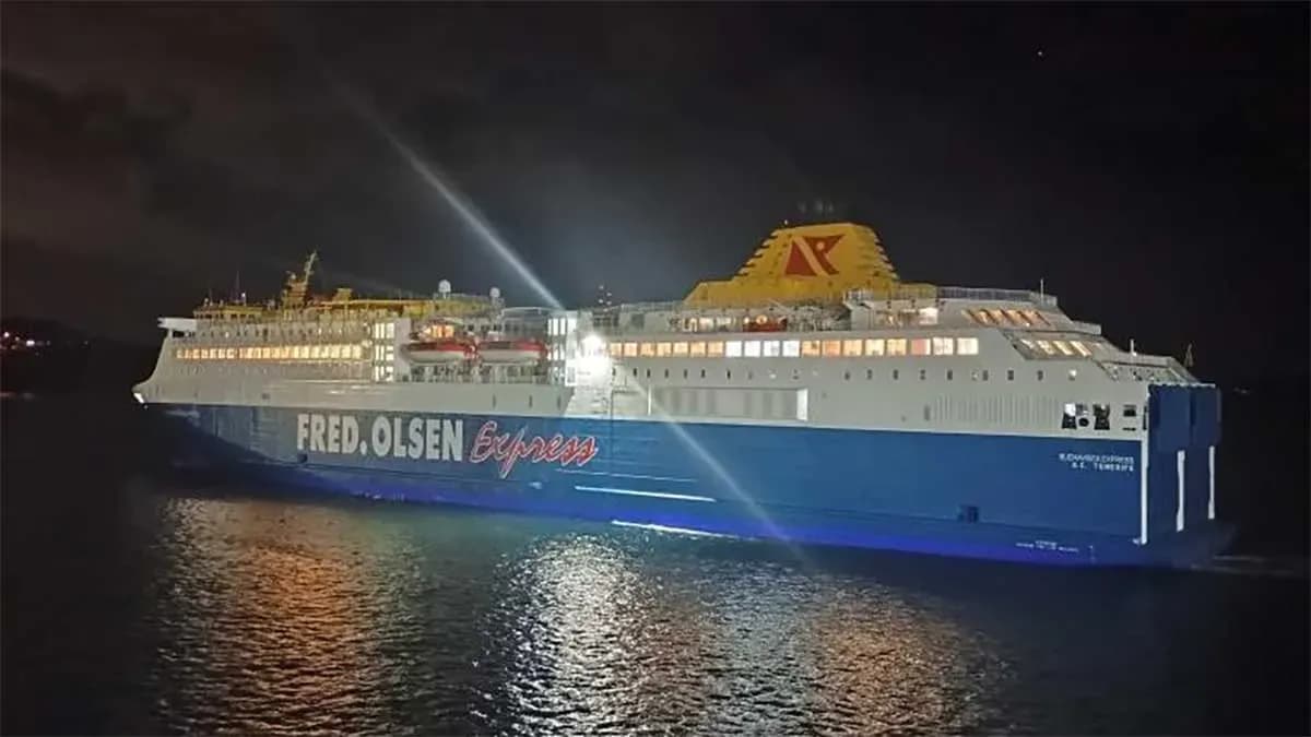El ferri Buenavista Express de Fred. Olsen llega al Puerto de Las Palmas para cubrir la línea Huelva-Canarias