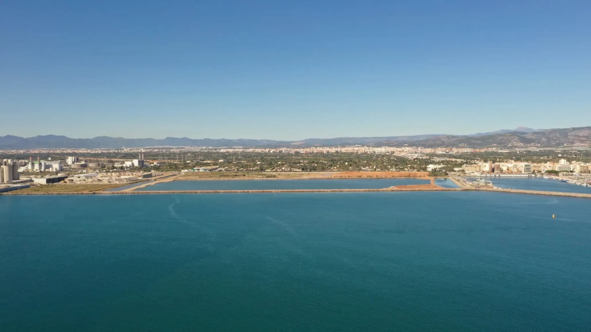 El Puerto de Castellón prevé 9 atraques más para atraer 16 millones de toneladas nuevas en la dársena sur