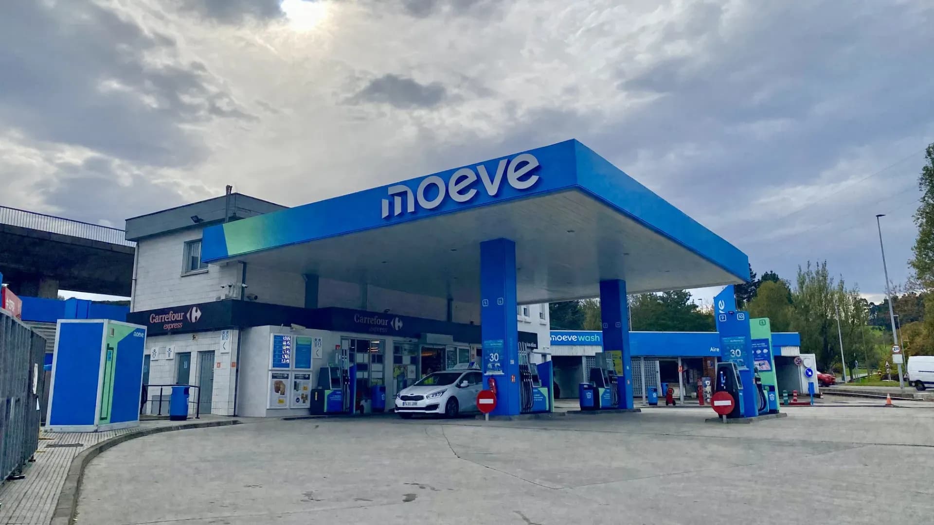 Moeve inicia 2026 con 500 estaciones de servicio ya transformadas en España y Portugal