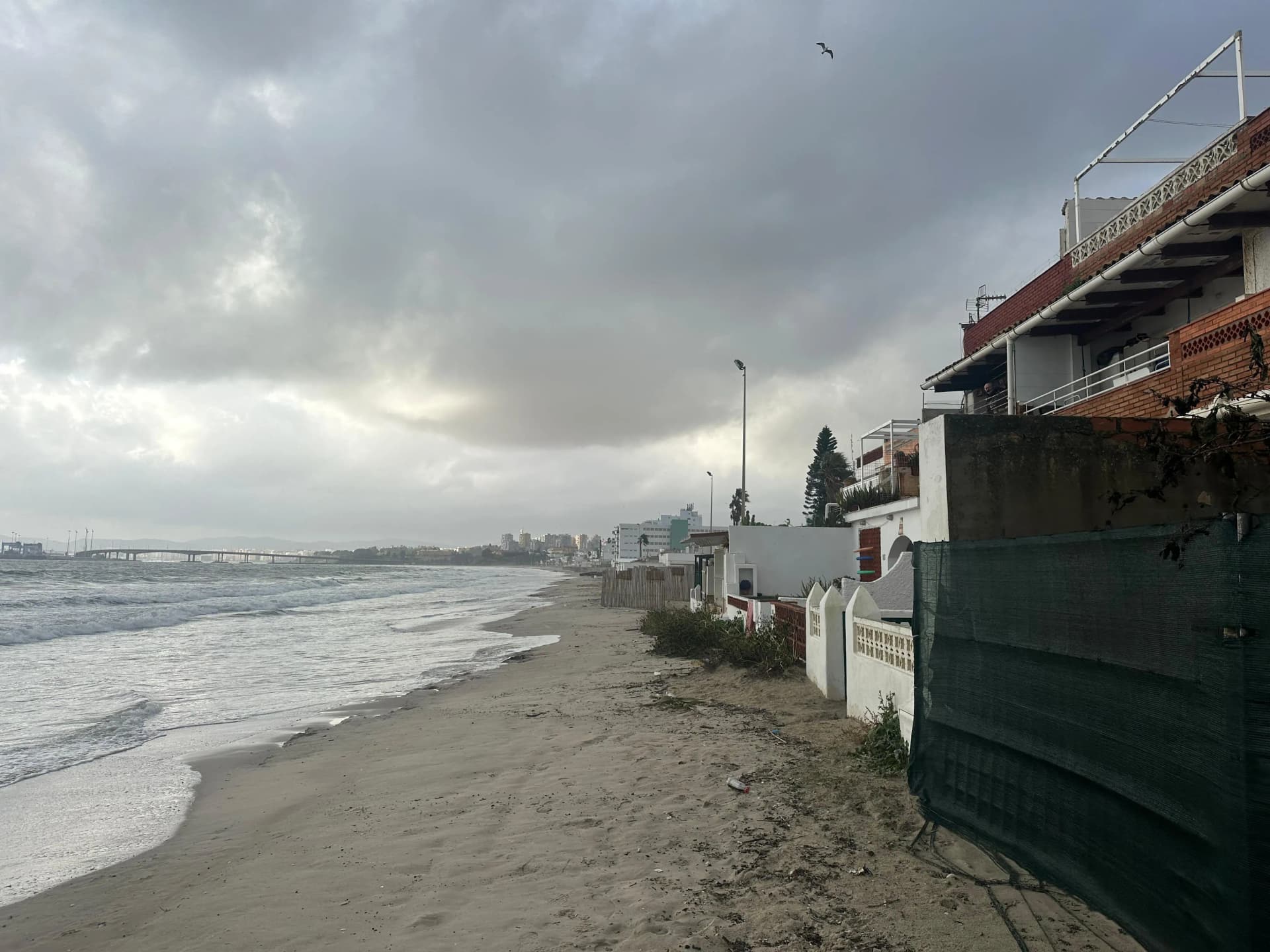 Salvemos Rinconcillo exige a la APBA un trasvase urgente de arena tras los estragos del último temporal