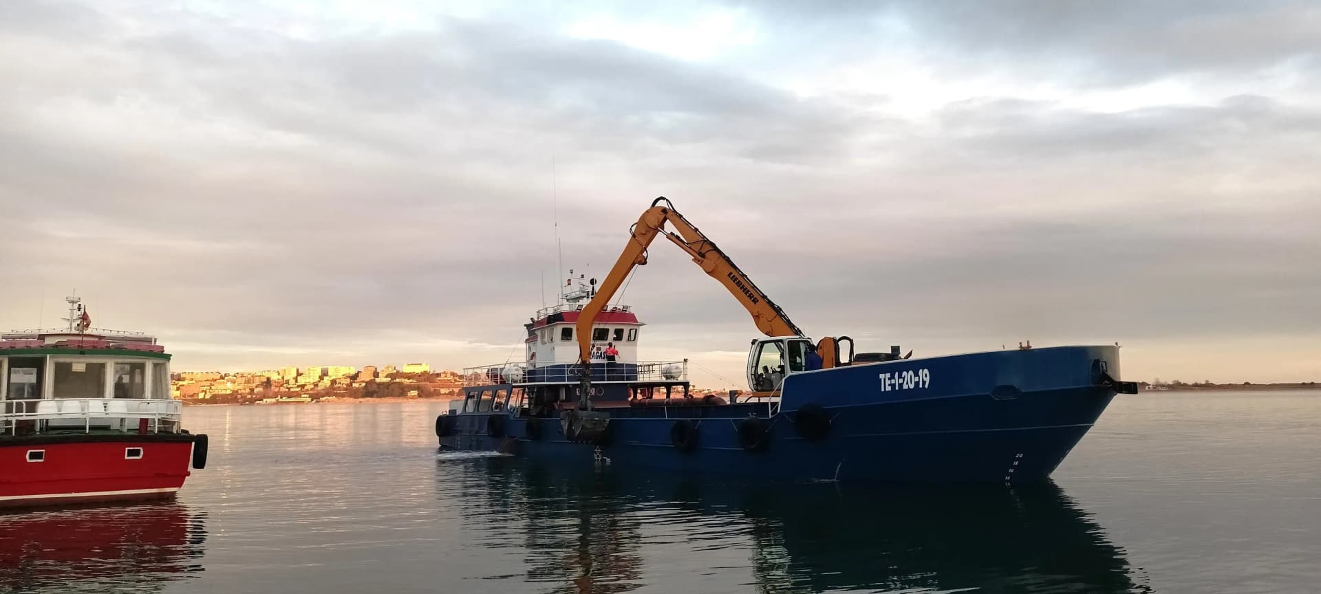 La APS inicia el dragado del canal de navegación entre Punta Rabiosa y Somo