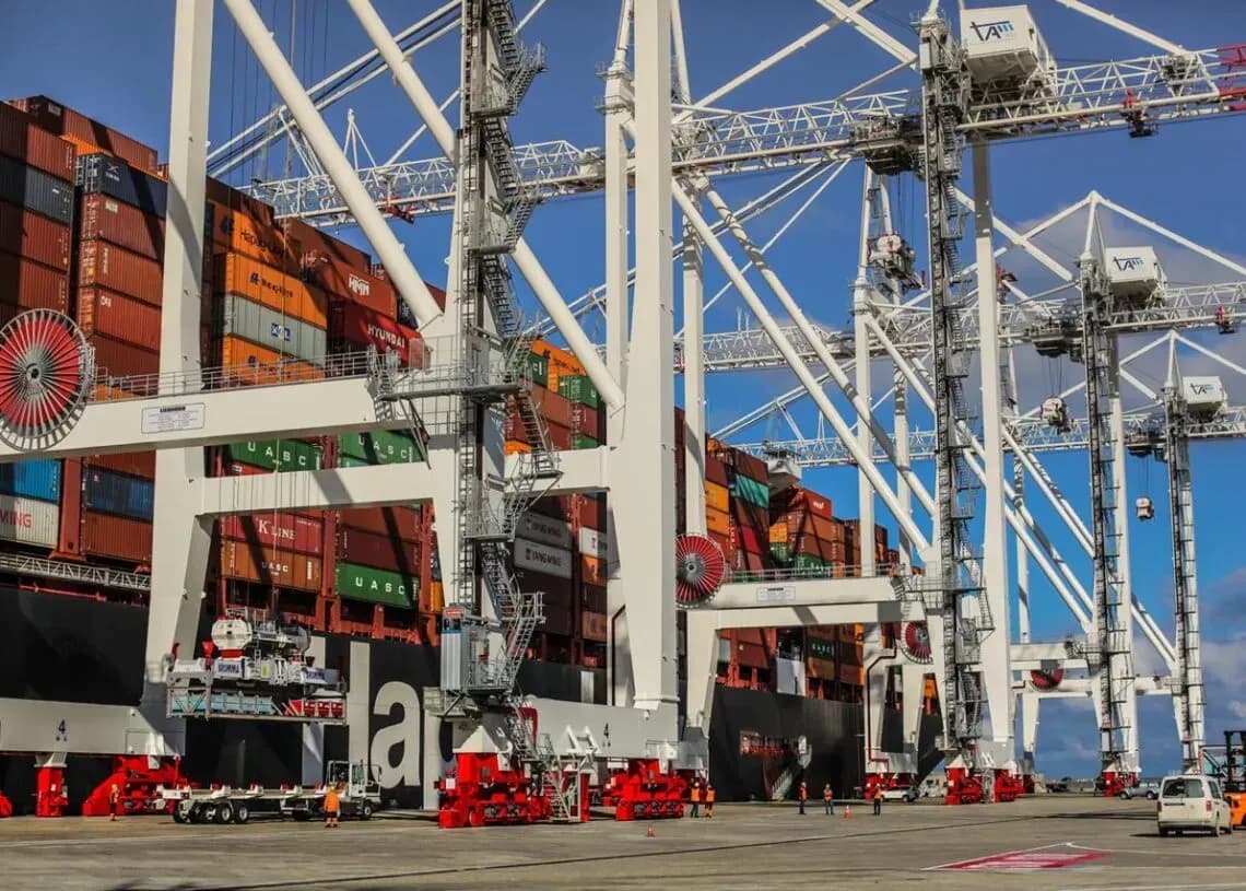Tanger Med refuerza su Terminal T4 con dos nuevas grúas megamax de ZPMC
