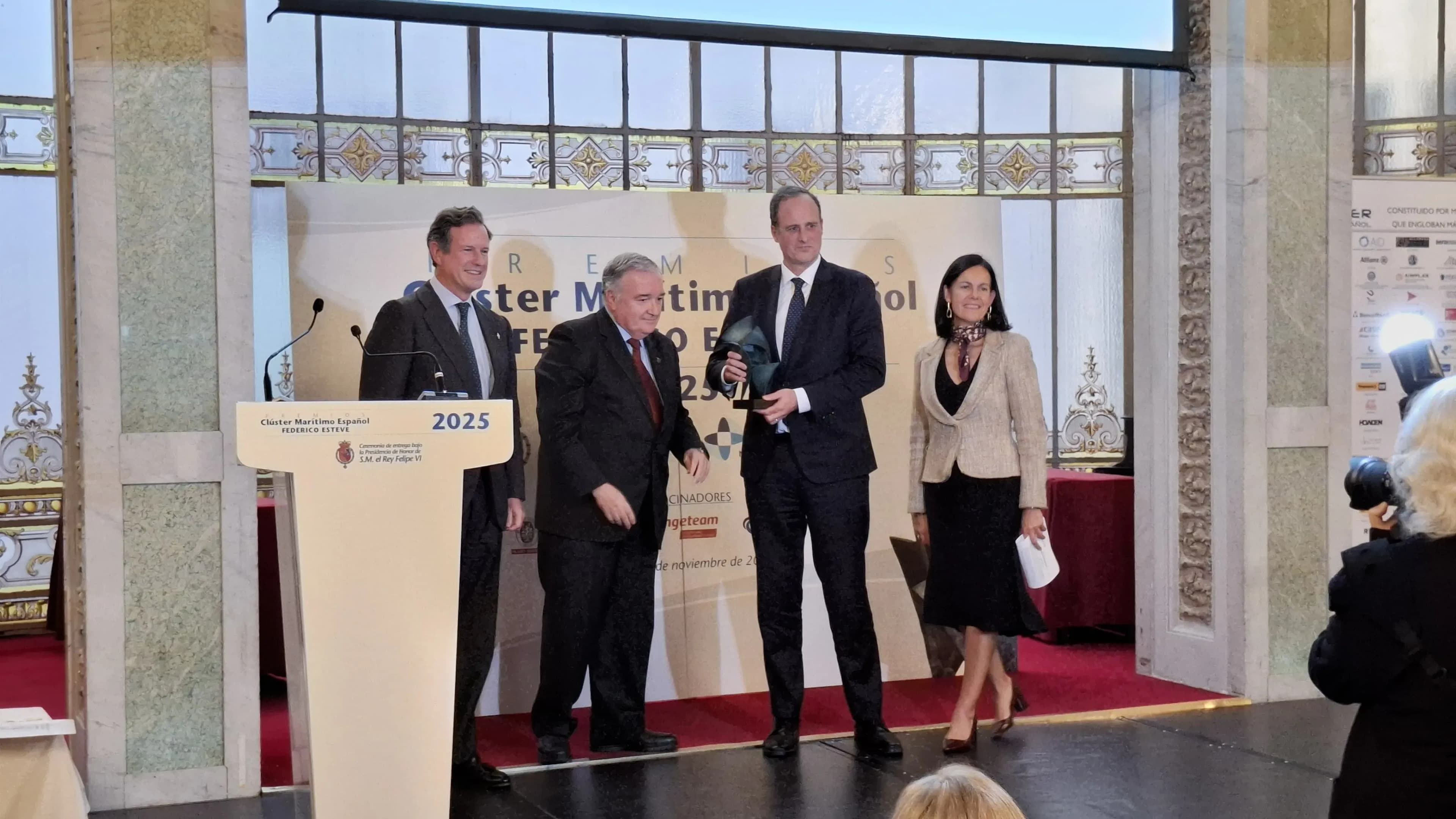 La Autoridad Portuaria de Vigo recibe el Premio Clúster Marítimo Español-Federico Esteve 2025 por su proyección internacional