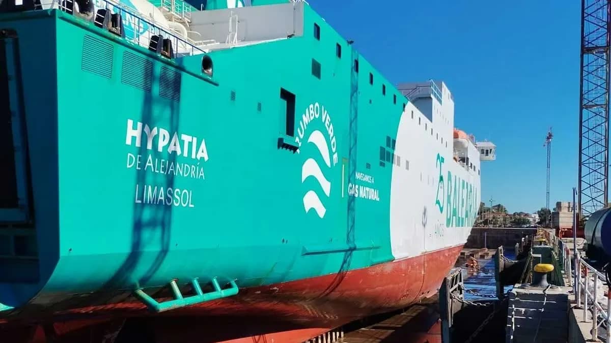 Cernaval recibe al ferry “Hypatia de Alejandría” de Baleària para trabajos de mantenimiento en dique seco