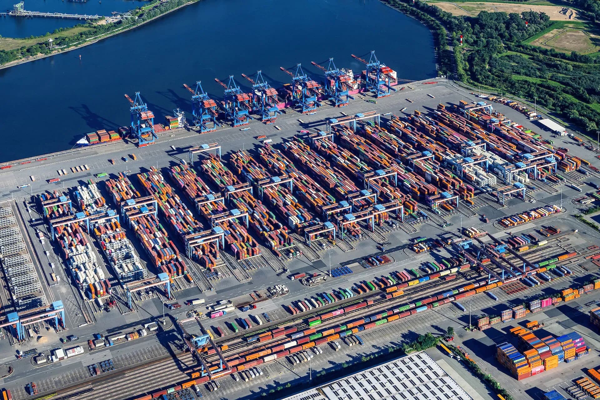 El Puerto de Hamburgo alcanza 6,3 millones de TEUs en los primeros nueve meses del año
