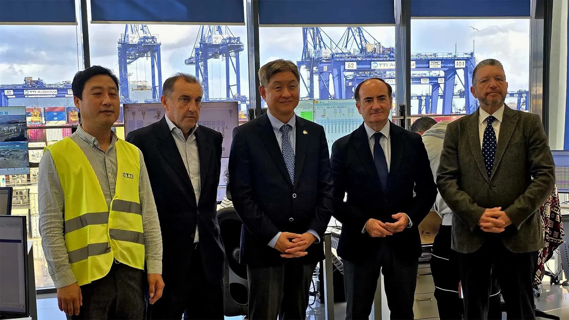 APBA y TTI Algeciras detallan al embajador de Corea del Sur el proyecto de expansión de la terminal