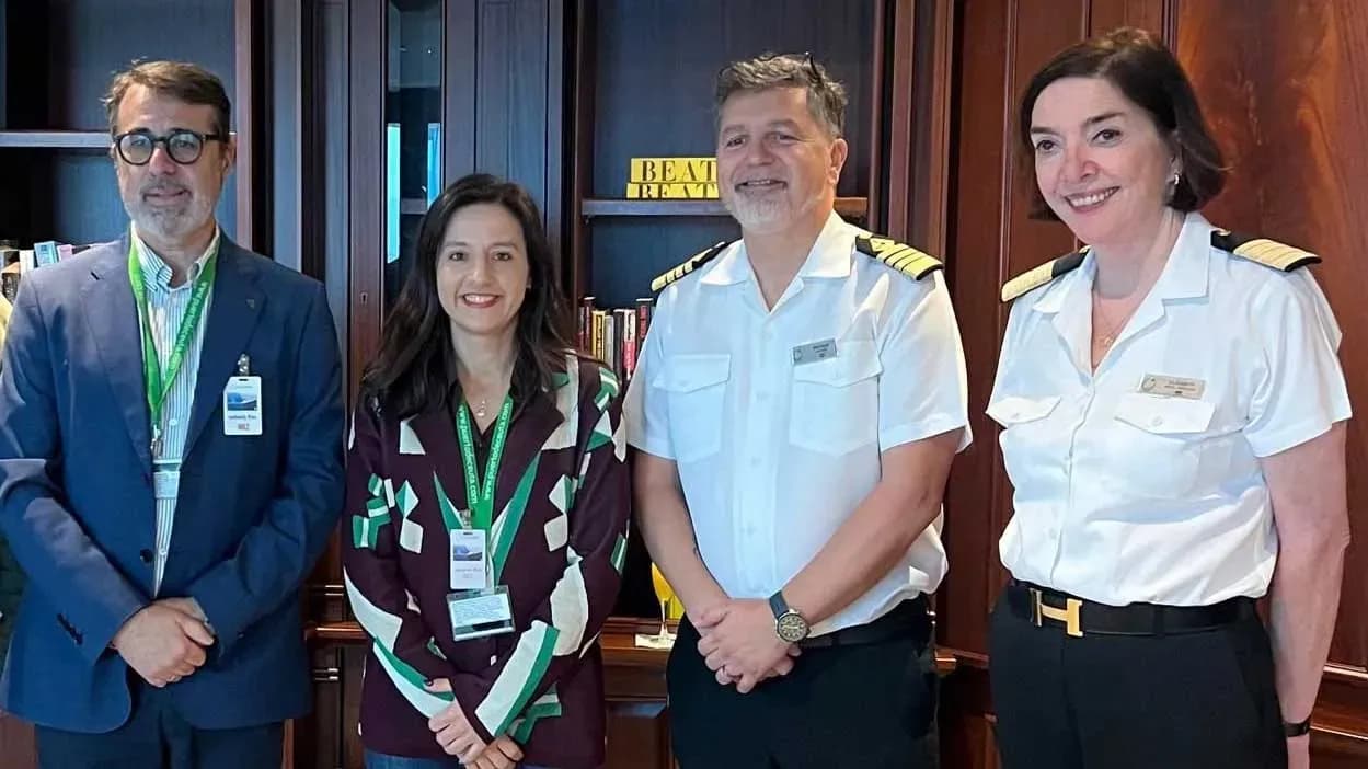 El Azamara Journey realiza su primera escala en el Puerto de Ceuta