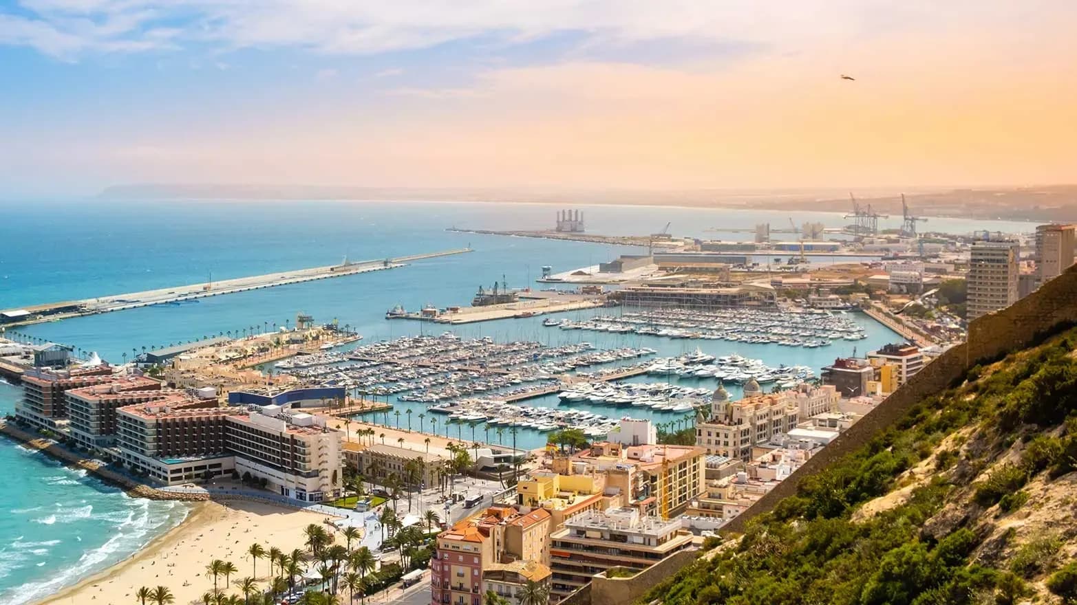 El Puerto de Alicante prevé recibir 112 escalas de crucero en 2026, un 7,7 % más que en 2025