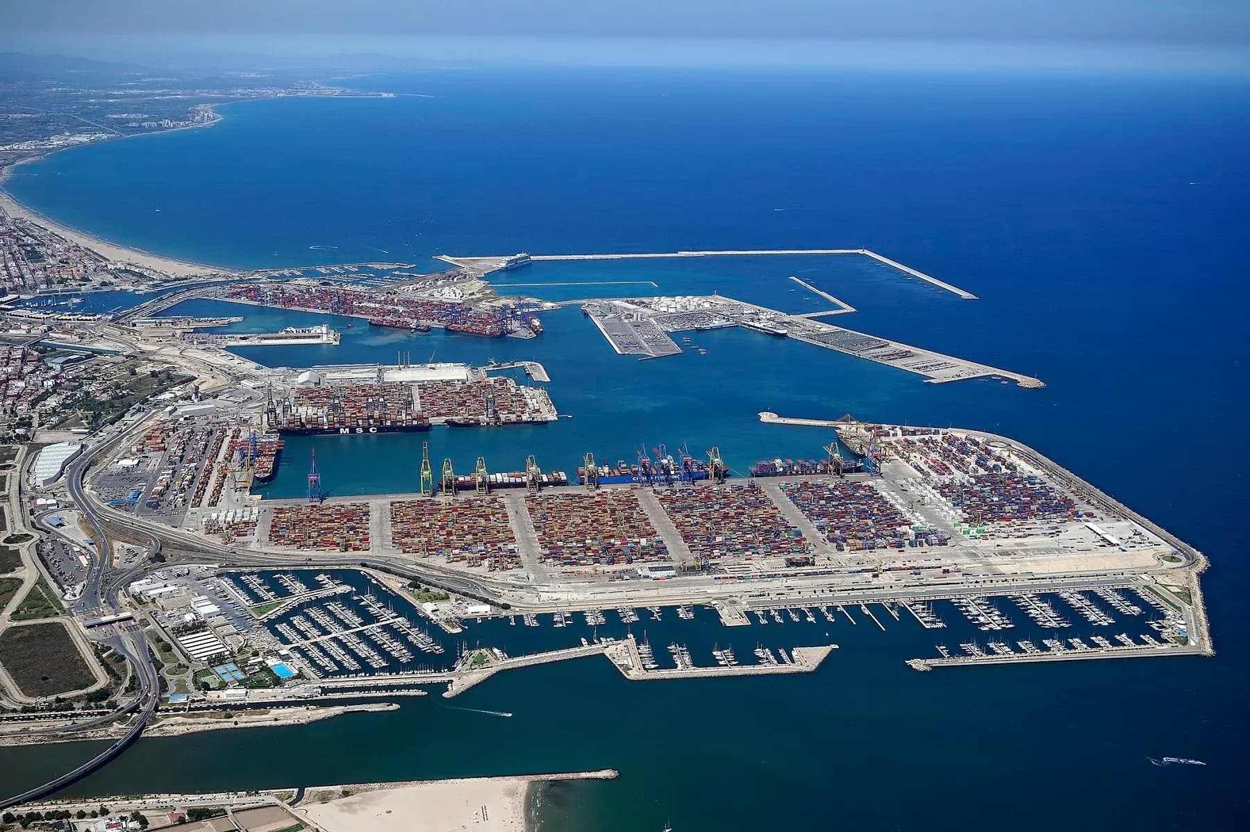 Valenciaport recorta un 33,8% el consumo de agua de sus tres puertos