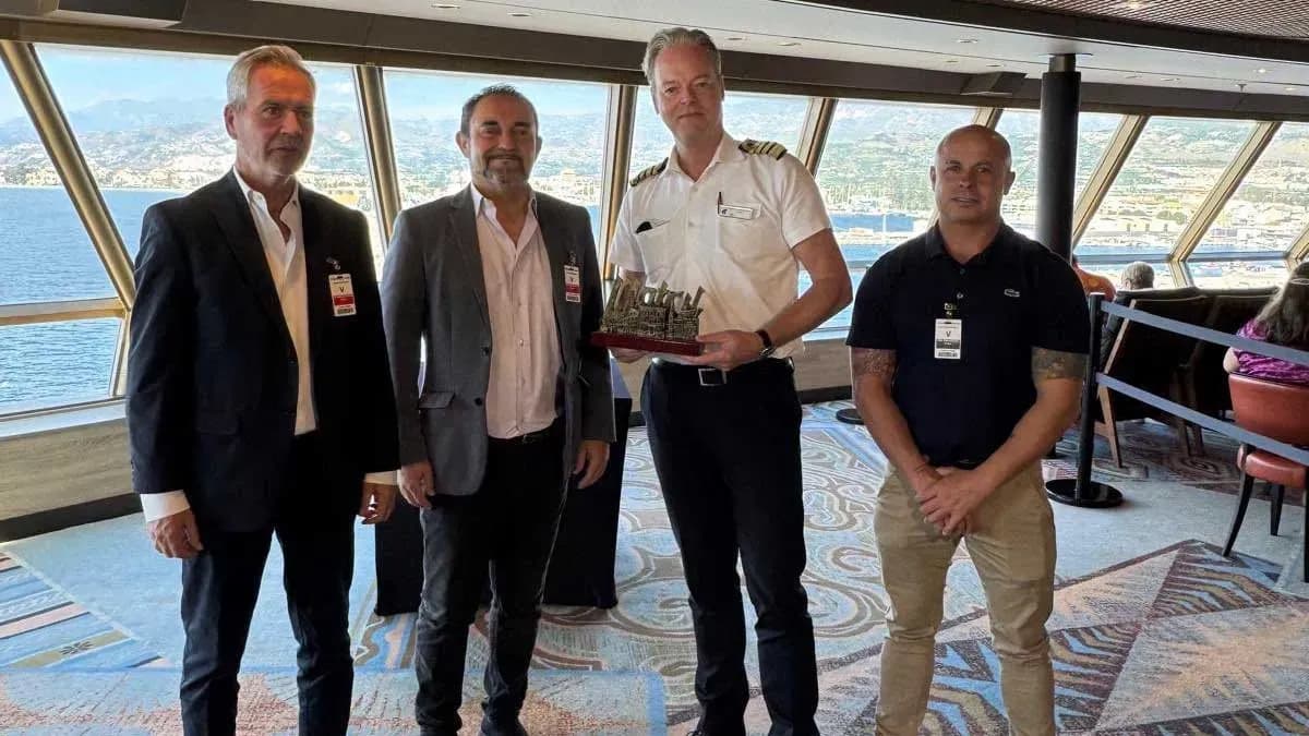 El Puerto de Motril recibe por primera vez al crucero Oosterdam de Holland America Line