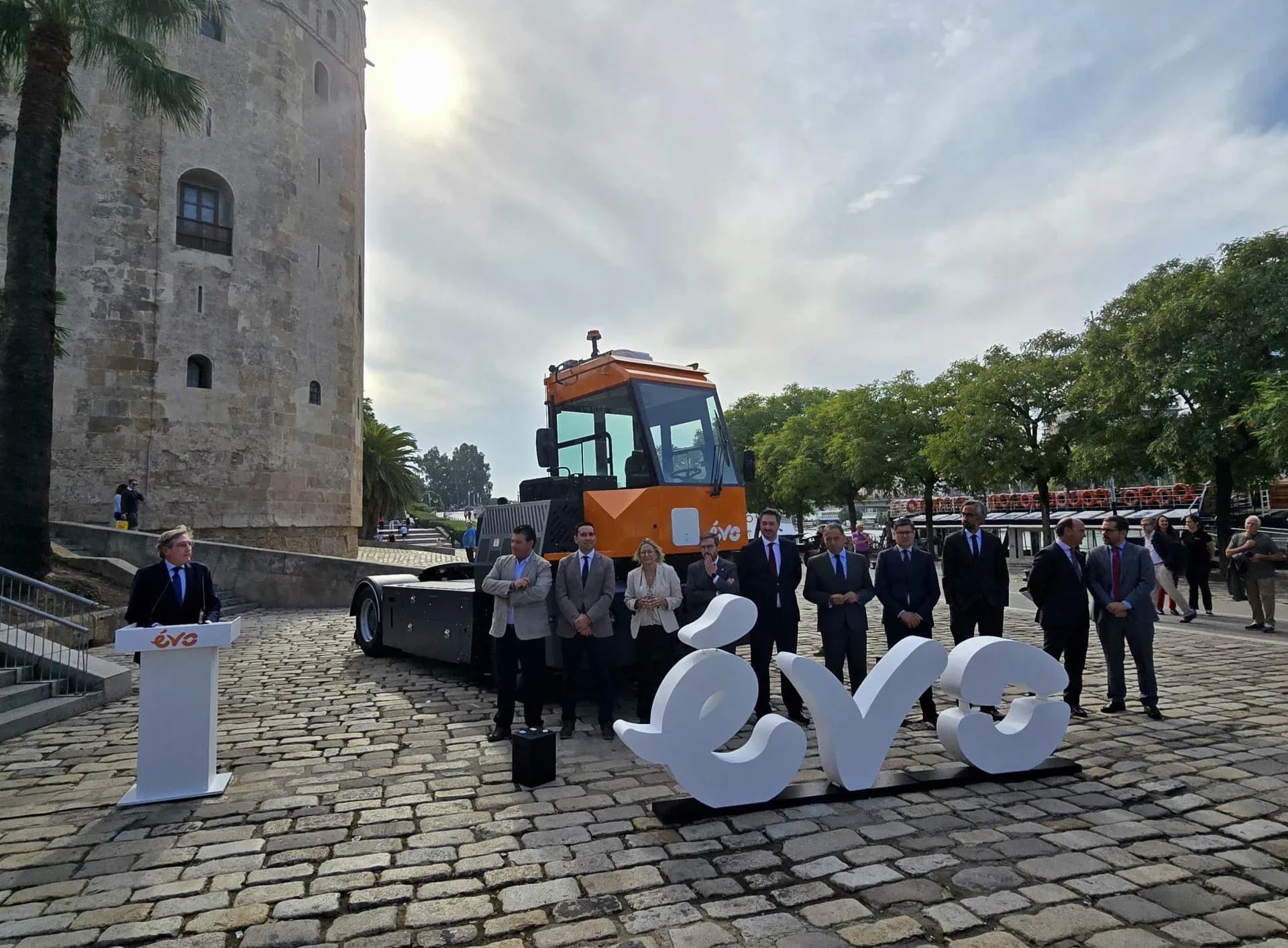 EVO presenta en Sevilla el primer tractor terminal con pila de combustible de hidrógeno verde