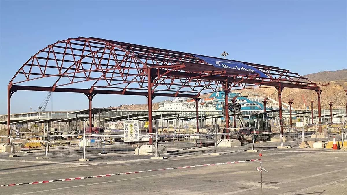 El Puerto de Almería comienza la instalación del tinglado restaurado del Muelle de Ribera