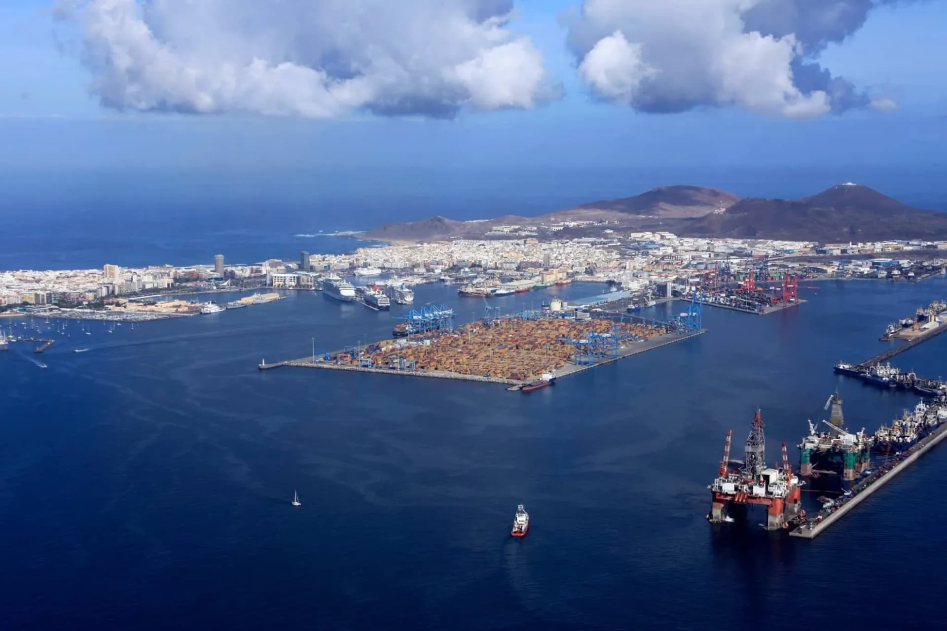 El sistema portuario de Las Palmas crece un 17,9% hasta septiembre y supera los 27,7 millones de toneladas