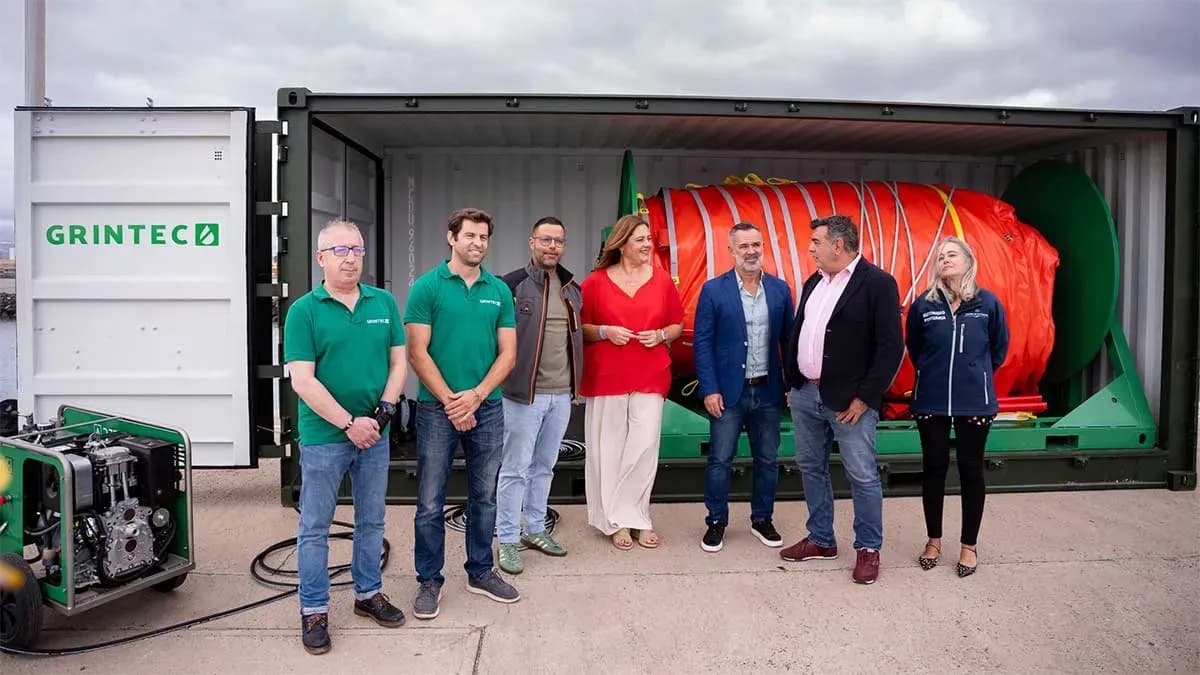 El Puerto de Las Palmas completa su red de contención ante vertidos con una nueva barrera oceánica